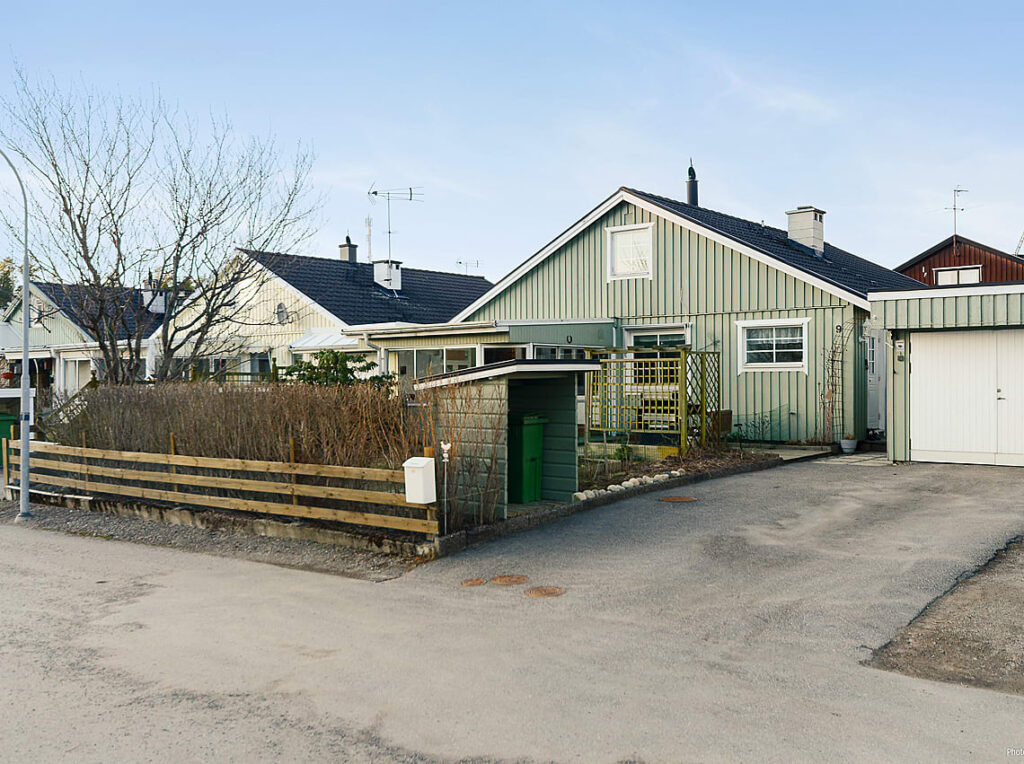 2. Stenlaggning av garageuppfart villa Nacka Ekangen