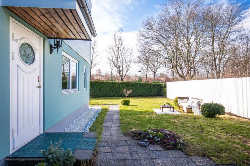 7. Stensattning innergardsrenovering tradgard Villa Farsta Gubbangen